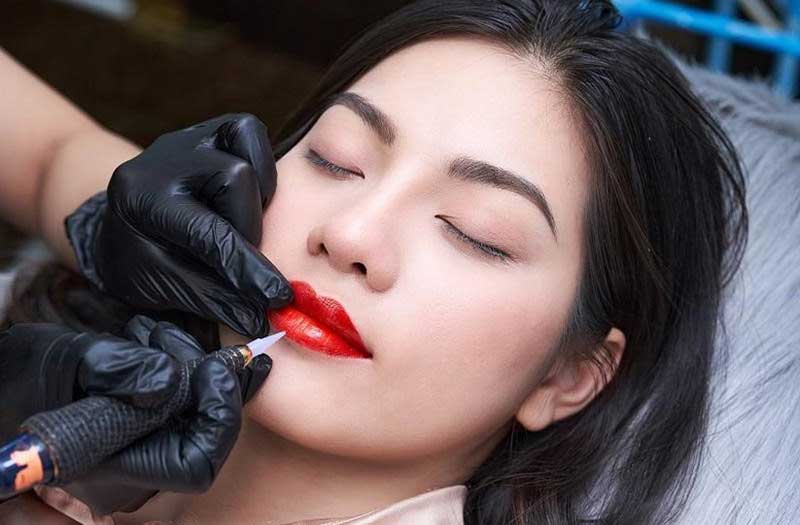 Quy trình phun môi Diamond Lips gồm 16 bước chuẩn hóa, mất 60-90 phút