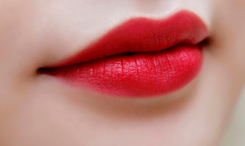 Sắc môi màu đỏ cherry được nhiều chị em lựa chọn bởi độ nổi bật và cuốn hút