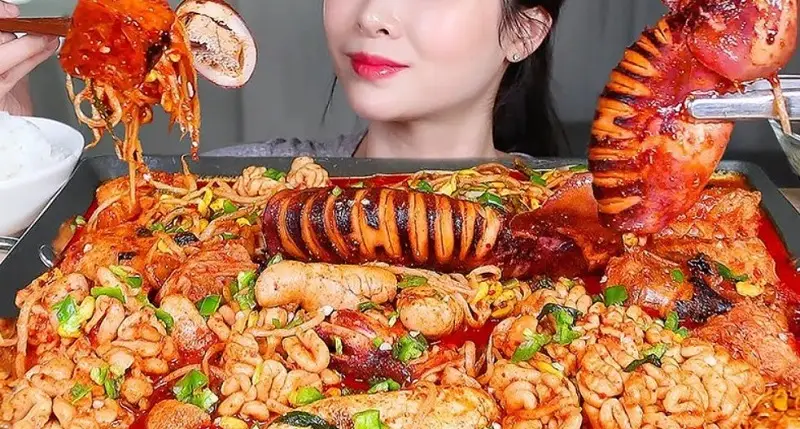 Sau phun môi nên kiêng một số thực phẩm dễ gây ngứa, nhiễm trùng