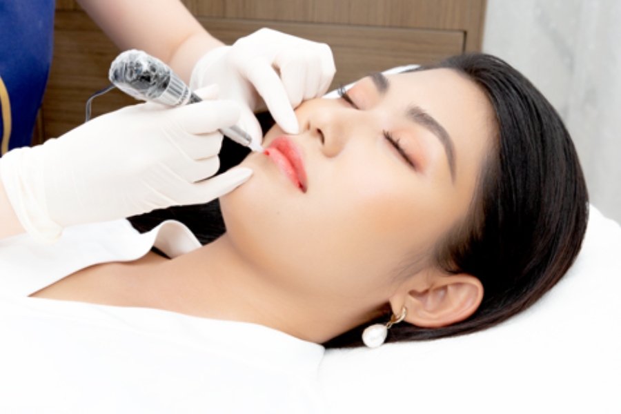 Cần chọn đúng màu môi để giúp bạn trông tươi trẻ mà không bị già đi