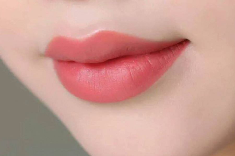 35 tuổi nên phun môi phù hợp với tình trạng da