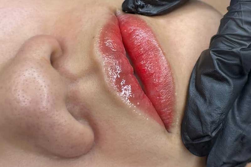 Chất môi sau bong đạt độ tự nhiên tối đa, giữ trọn nét tươi trẻ và mềm mịn tựa môi mộc khỏe khoắn