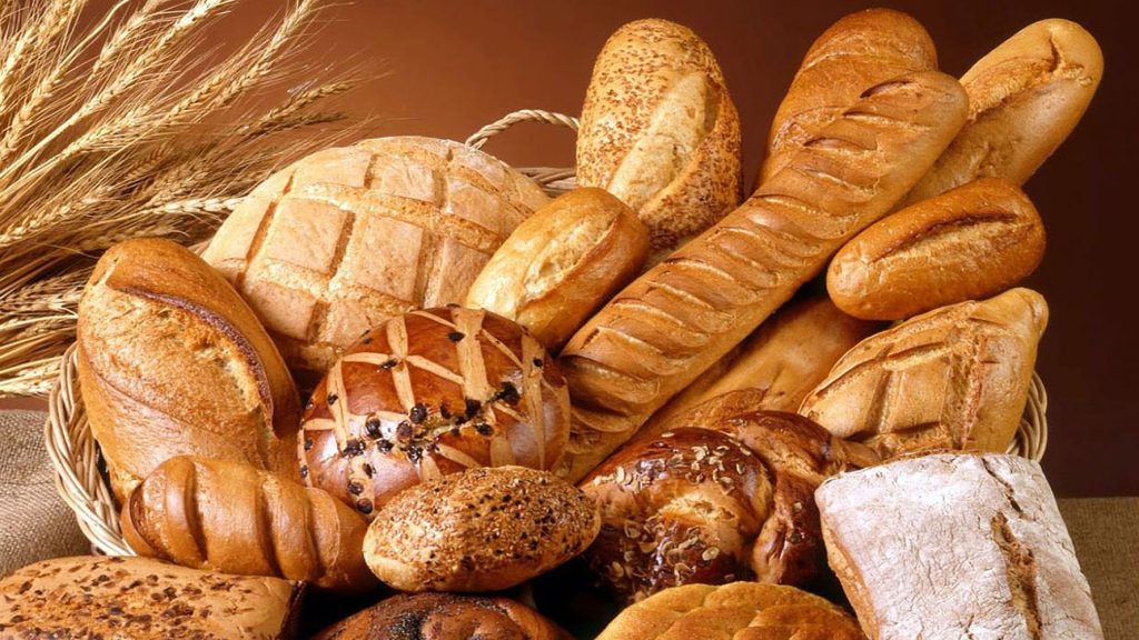 Phân loại các dòng bánh mì an toàn và những loại bánh mì vỏ giòn cứng cần tránh sau khi phun môi