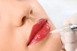 Diện mạo rạng rỡ, tự tin để mặt mộc trước và sau khi trải nghiệm công nghệ phun môi trong veo