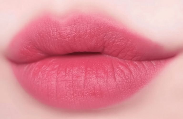 Quá trình thực hiện phun môi màu hồng san hô diễn ra từ 30 - 60 phút