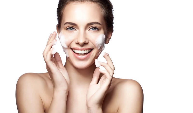 Các mốc thời gian kiêng nước và thời điểm được rửa mặt bình thường sau khi phun môi