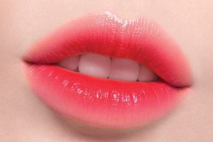 Hiệu ứng chuyển màu ombre ngọt ngào, căng mọng chuẩn phong cách phun môi xí muội ngay sau khi làm