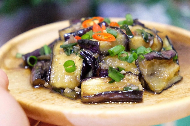 Sau khi xăm môi bạn hoàn toàn có thể ăn cà tím, tuy nhiên cần chú ý đến phương pháp chế biến phù hợp